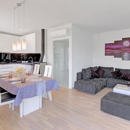 Apartment Moretic Gromaca Екстер'єр фото