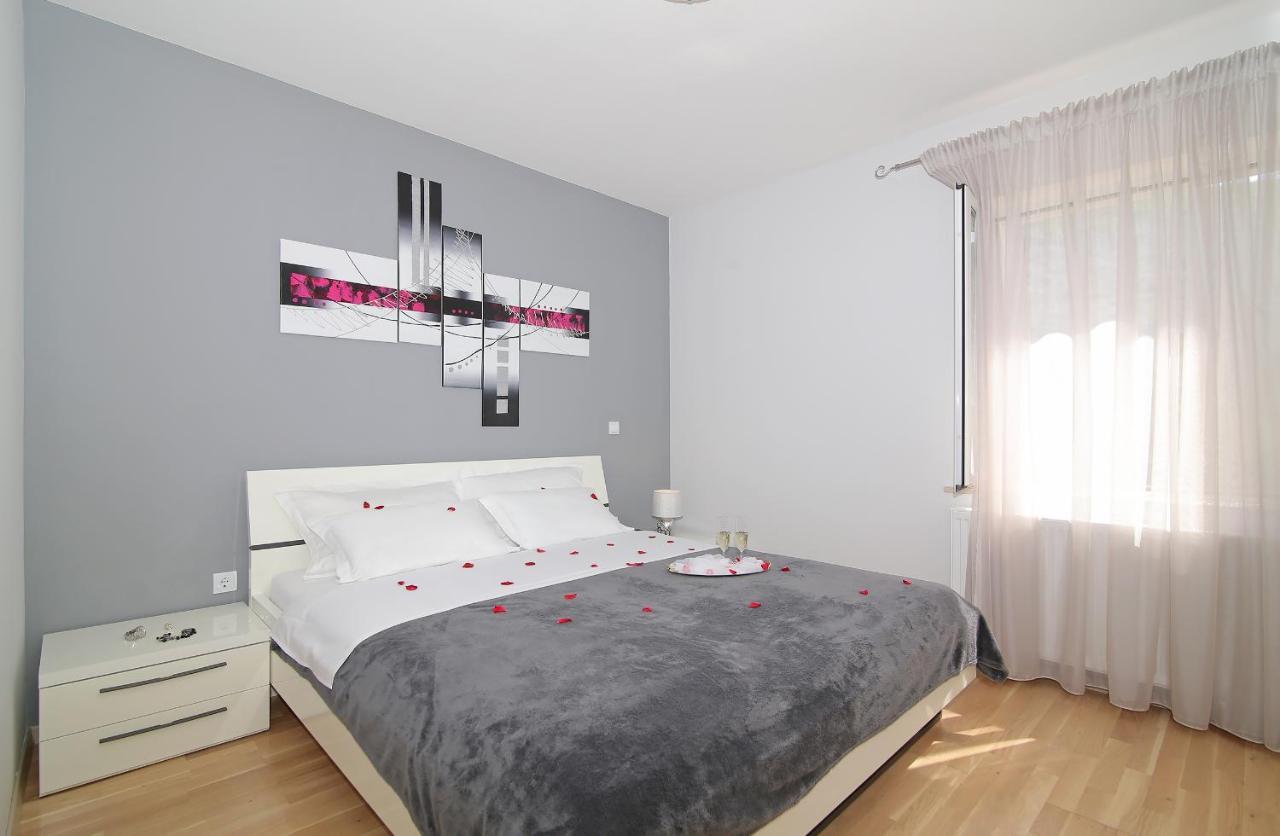 Apartment Moretic Gromaca Екстер'єр фото