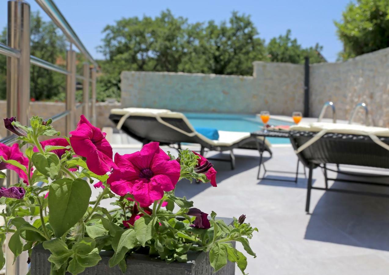 Apartment Moretic Gromaca Екстер'єр фото